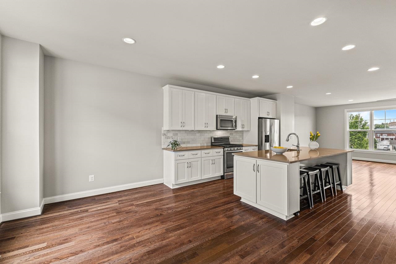 3215 CHARLESTON BLVD