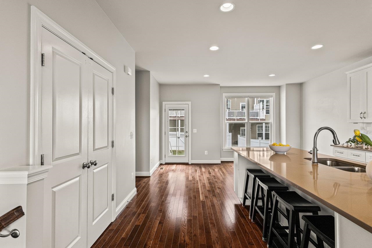 3215 CHARLESTON BLVD