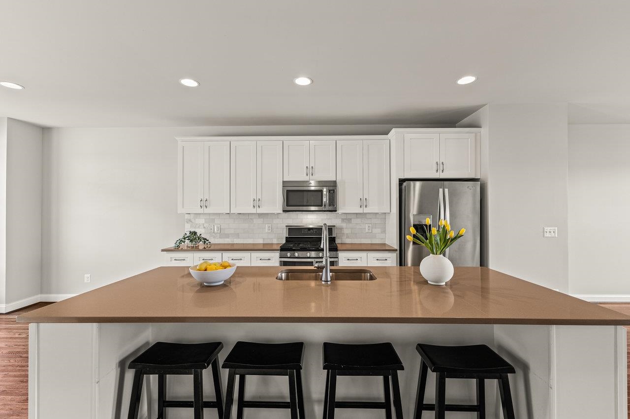 3215 CHARLESTON BLVD