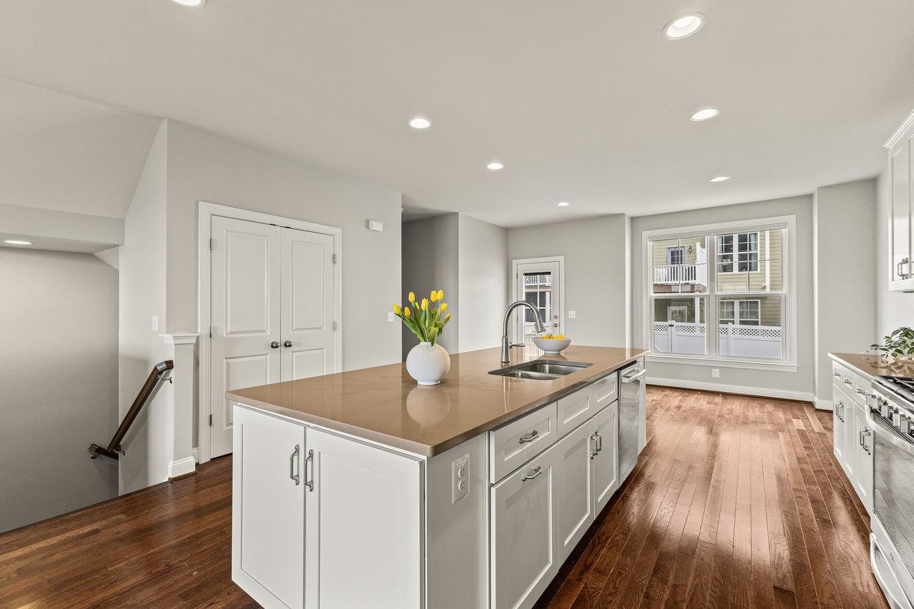 3215 CHARLESTON BLVD