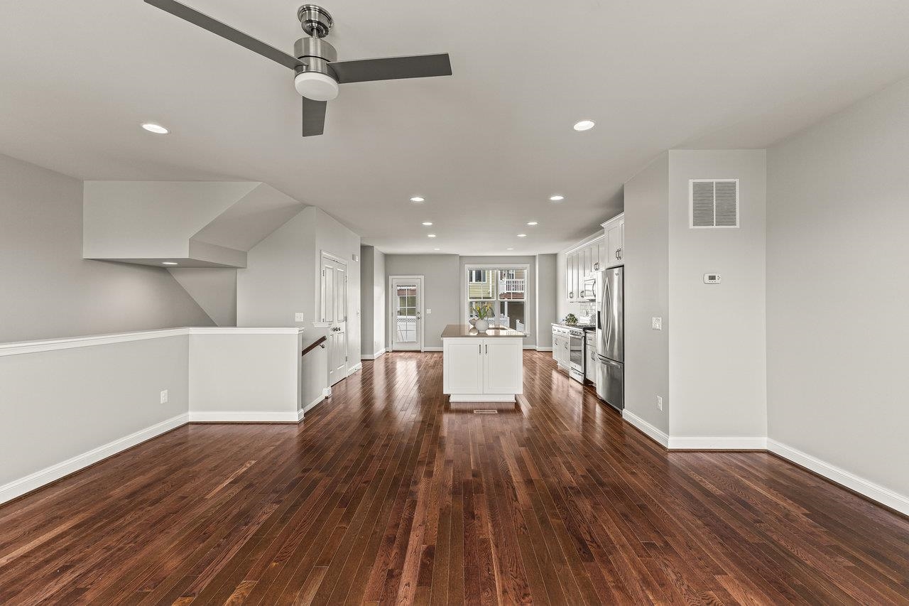 3215 CHARLESTON BLVD