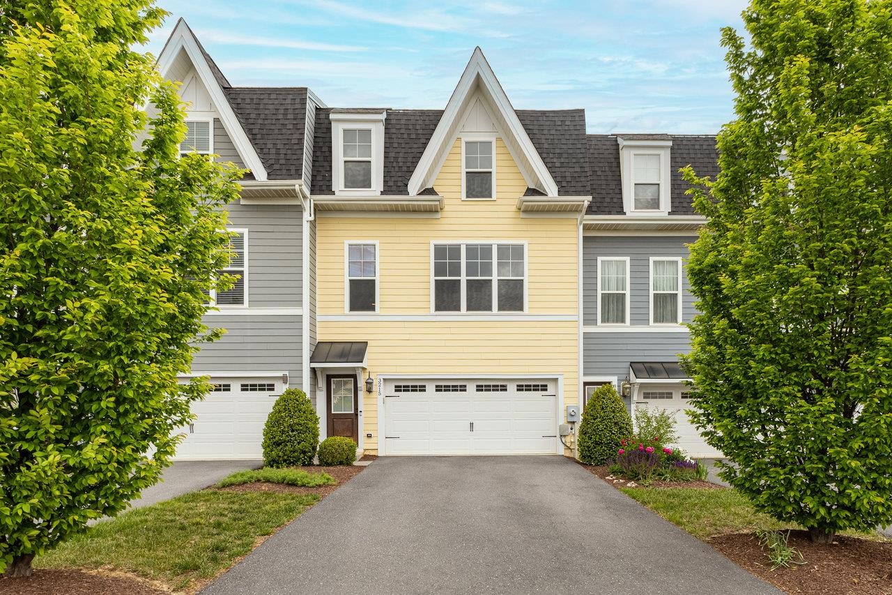 3215 CHARLESTON BLVD