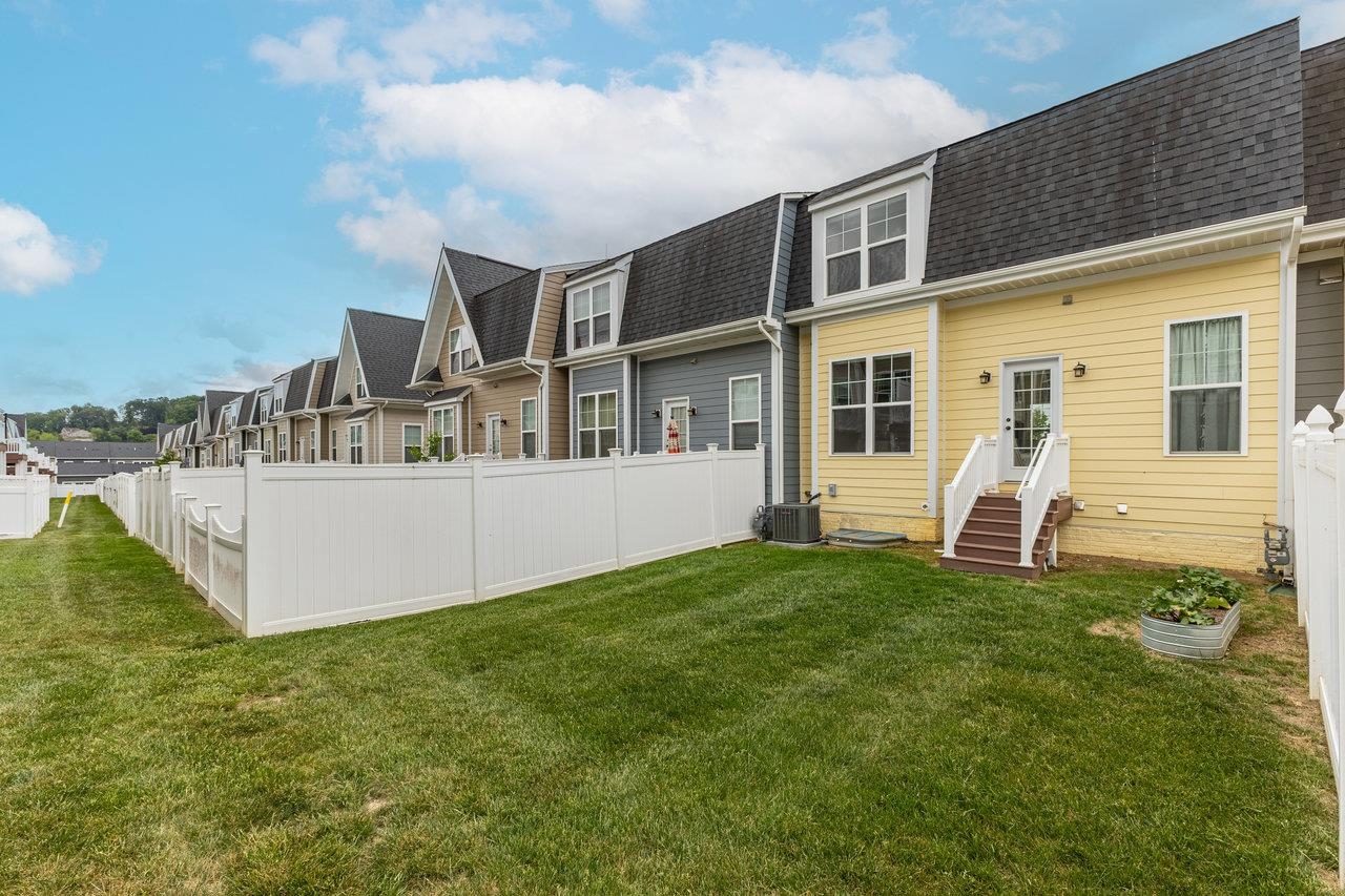 3215 CHARLESTON BLVD