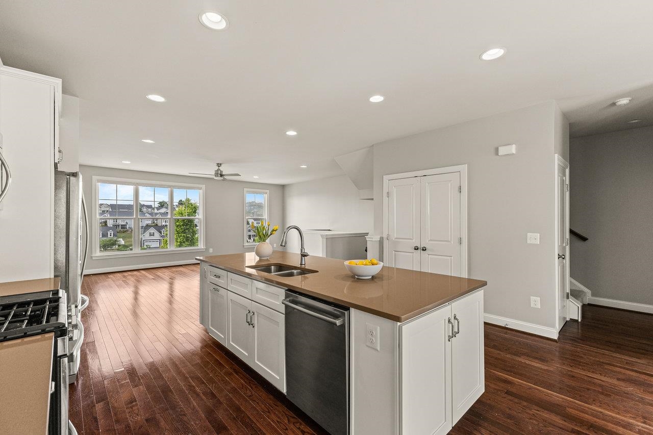 3215 CHARLESTON BLVD