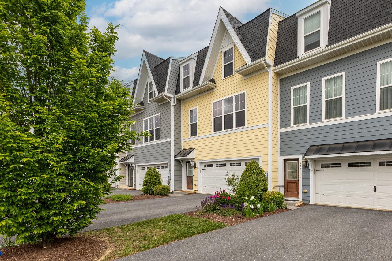 3215 CHARLESTON BLVD