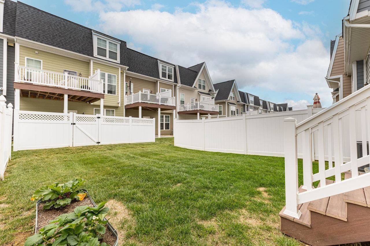 3215 CHARLESTON BLVD