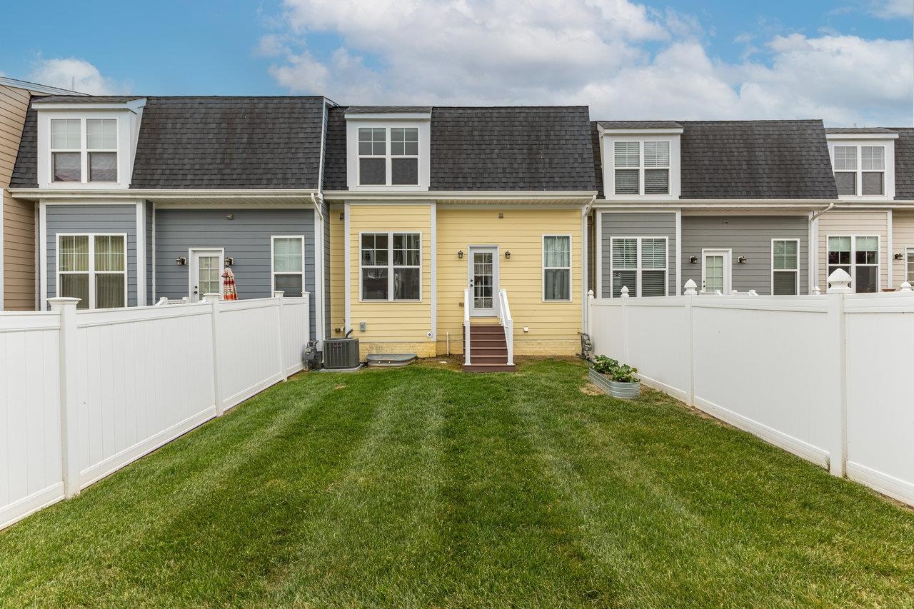 3215 CHARLESTON BLVD