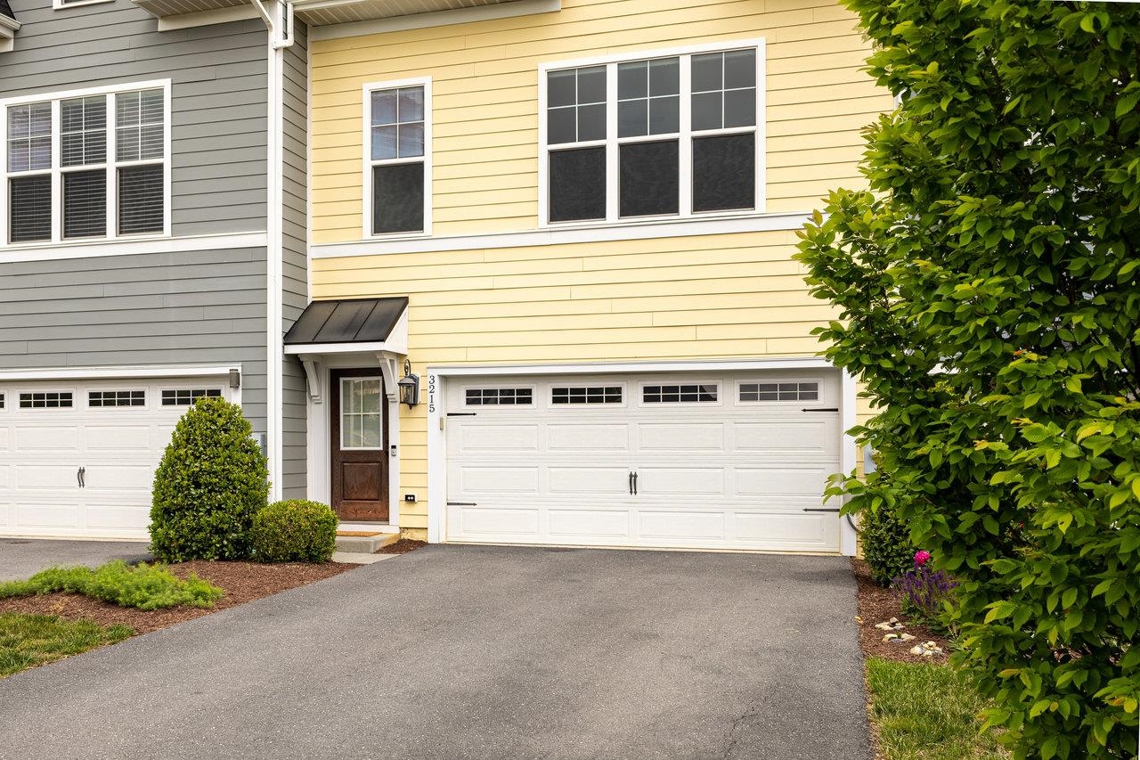 3215 CHARLESTON BLVD