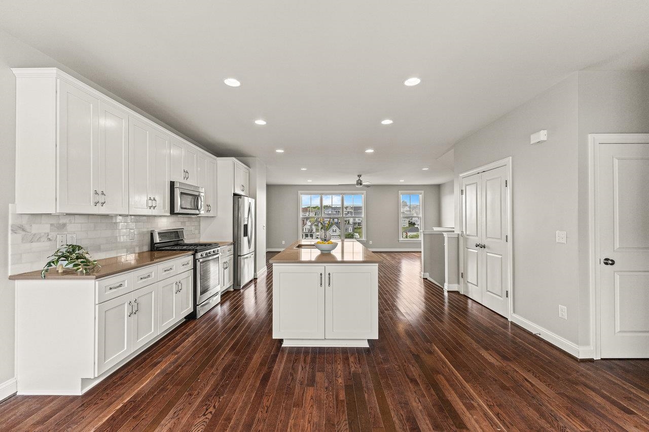 3215 CHARLESTON BLVD