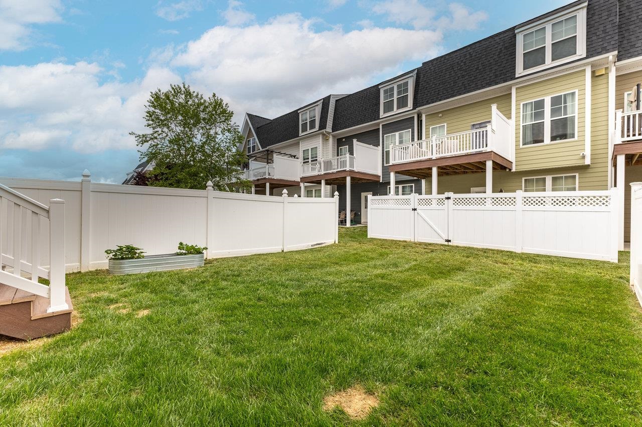 3215 CHARLESTON BLVD