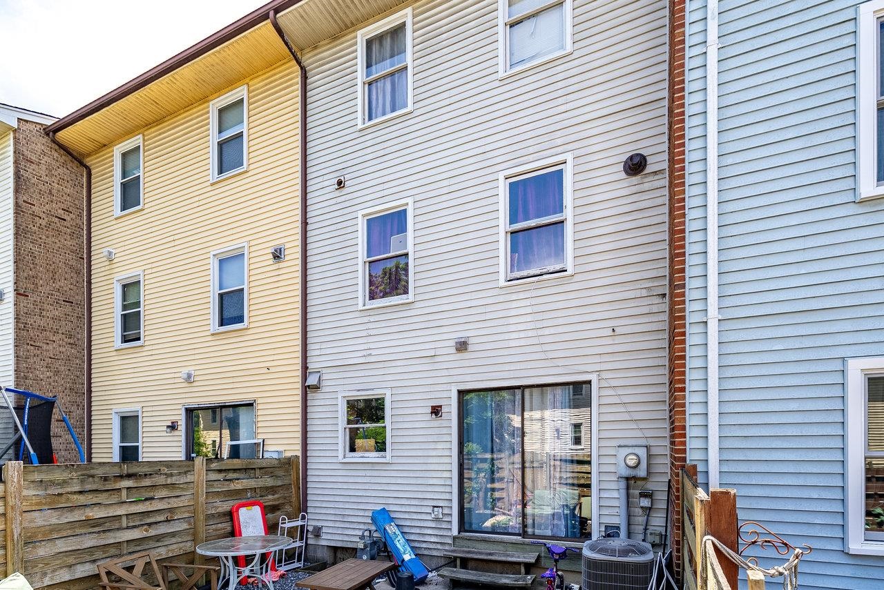 1472 COUNTRY CLUB CT