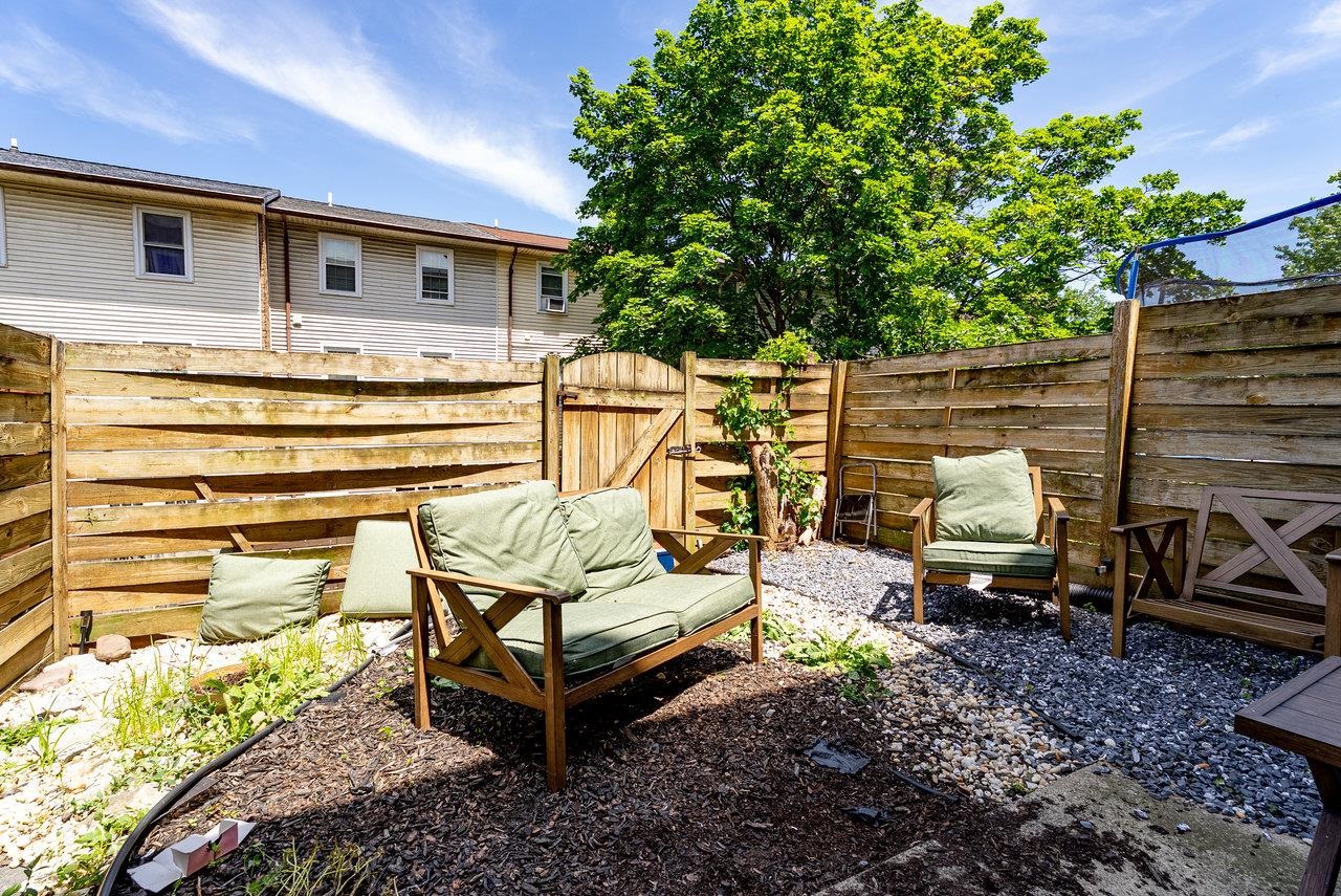 1472 COUNTRY CLUB CT