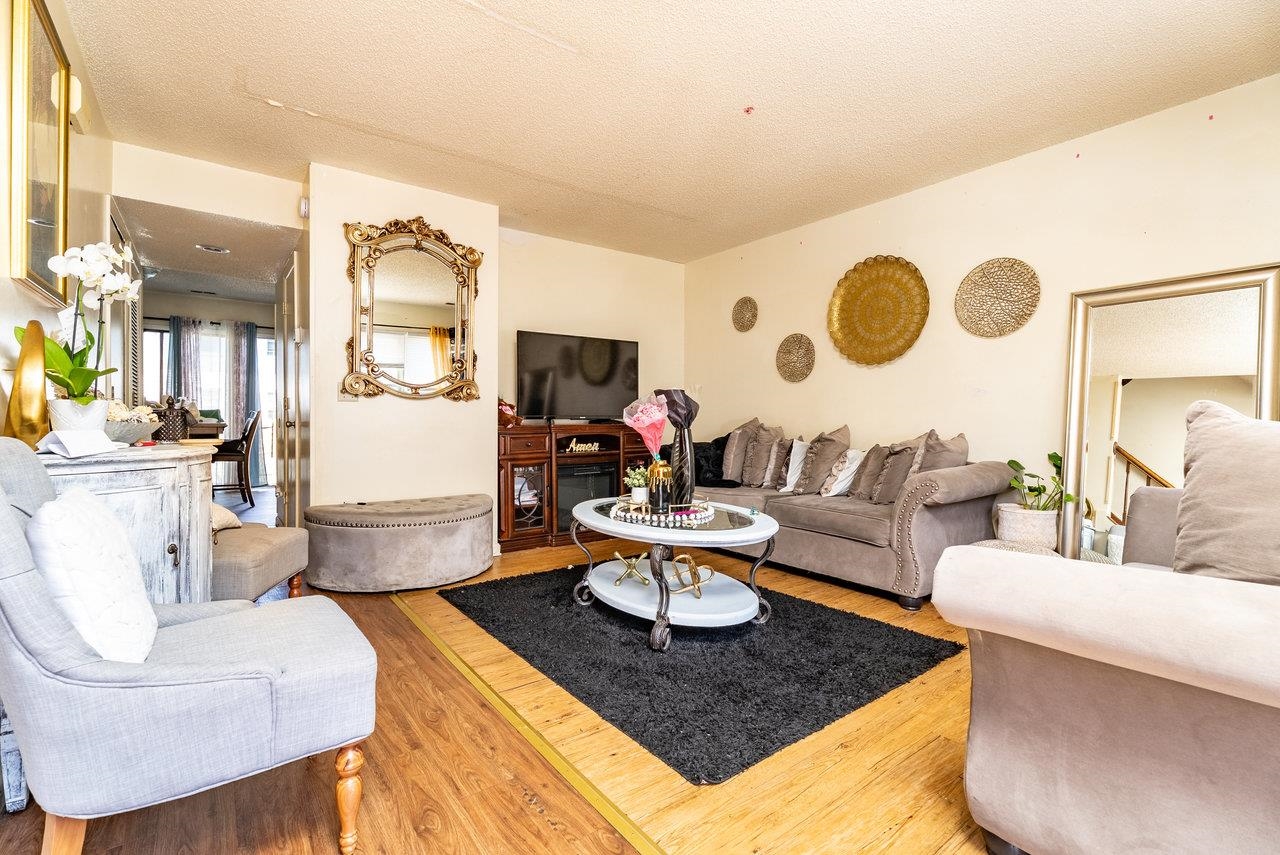 1472 COUNTRY CLUB CT