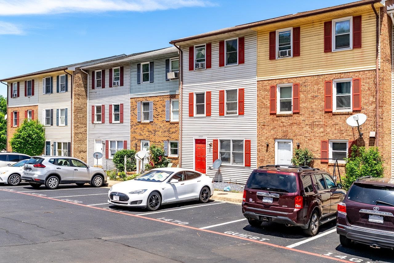 1472 COUNTRY CLUB CT