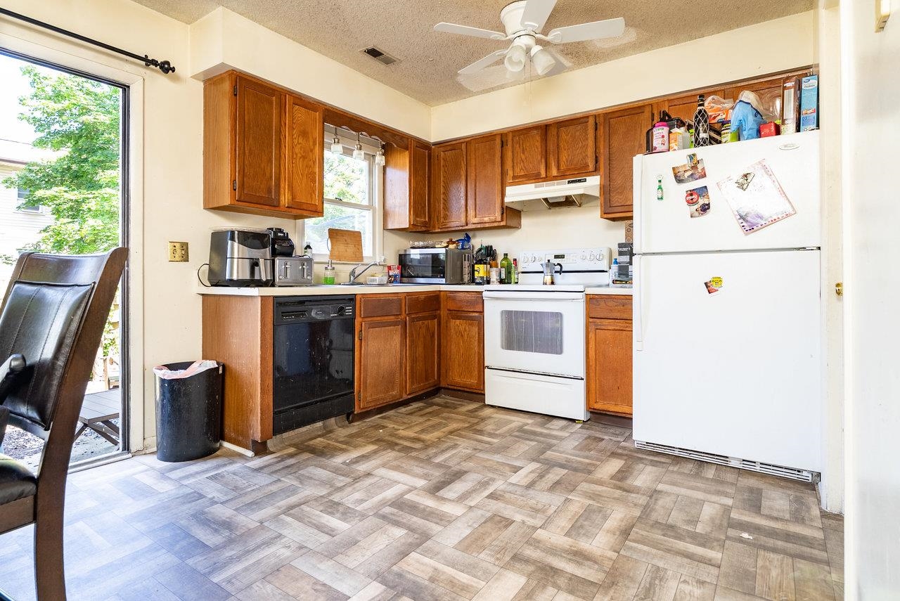 1472 COUNTRY CLUB CT