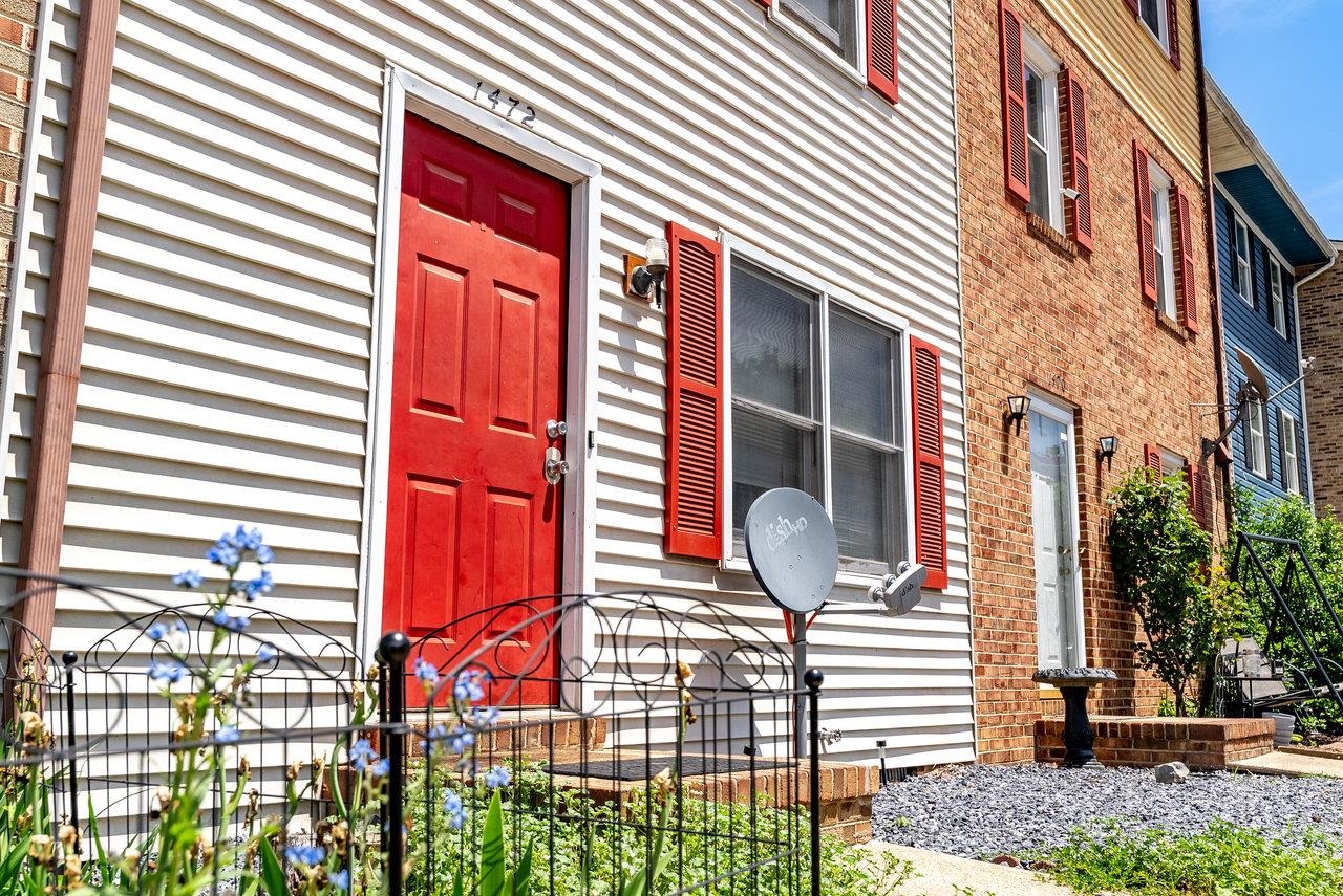 1472 COUNTRY CLUB CT