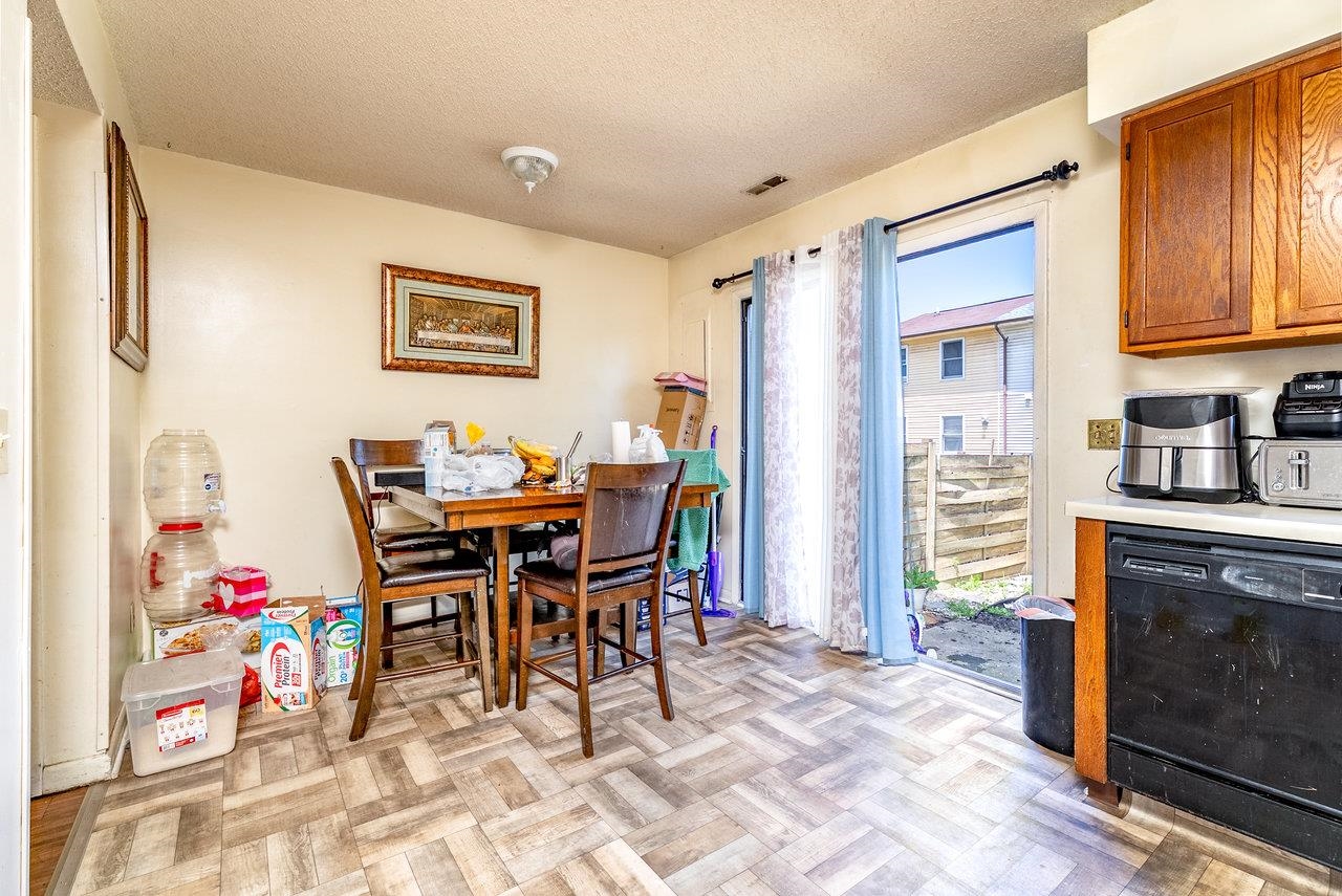 1472 COUNTRY CLUB CT