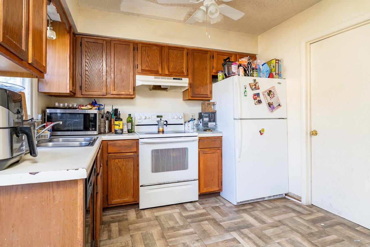 1472 COUNTRY CLUB CT