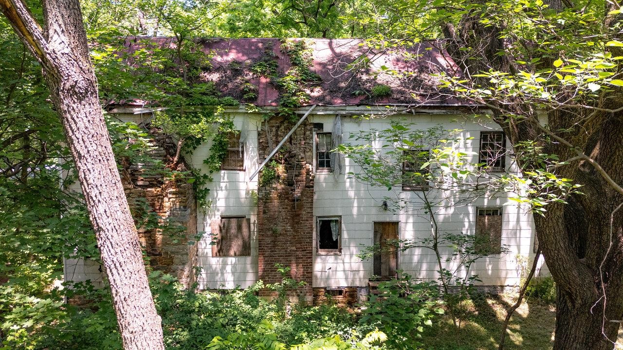 2410 MAUZY ATHLONE RD