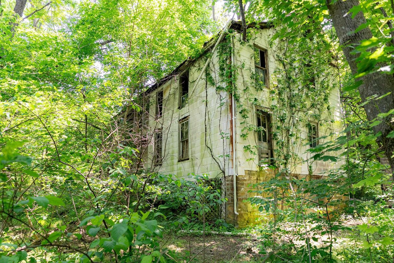 2410 MAUZY ATHLONE RD