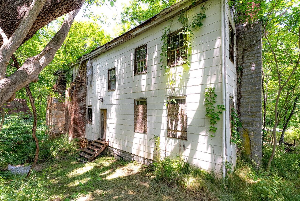 2410 MAUZY ATHLONE RD