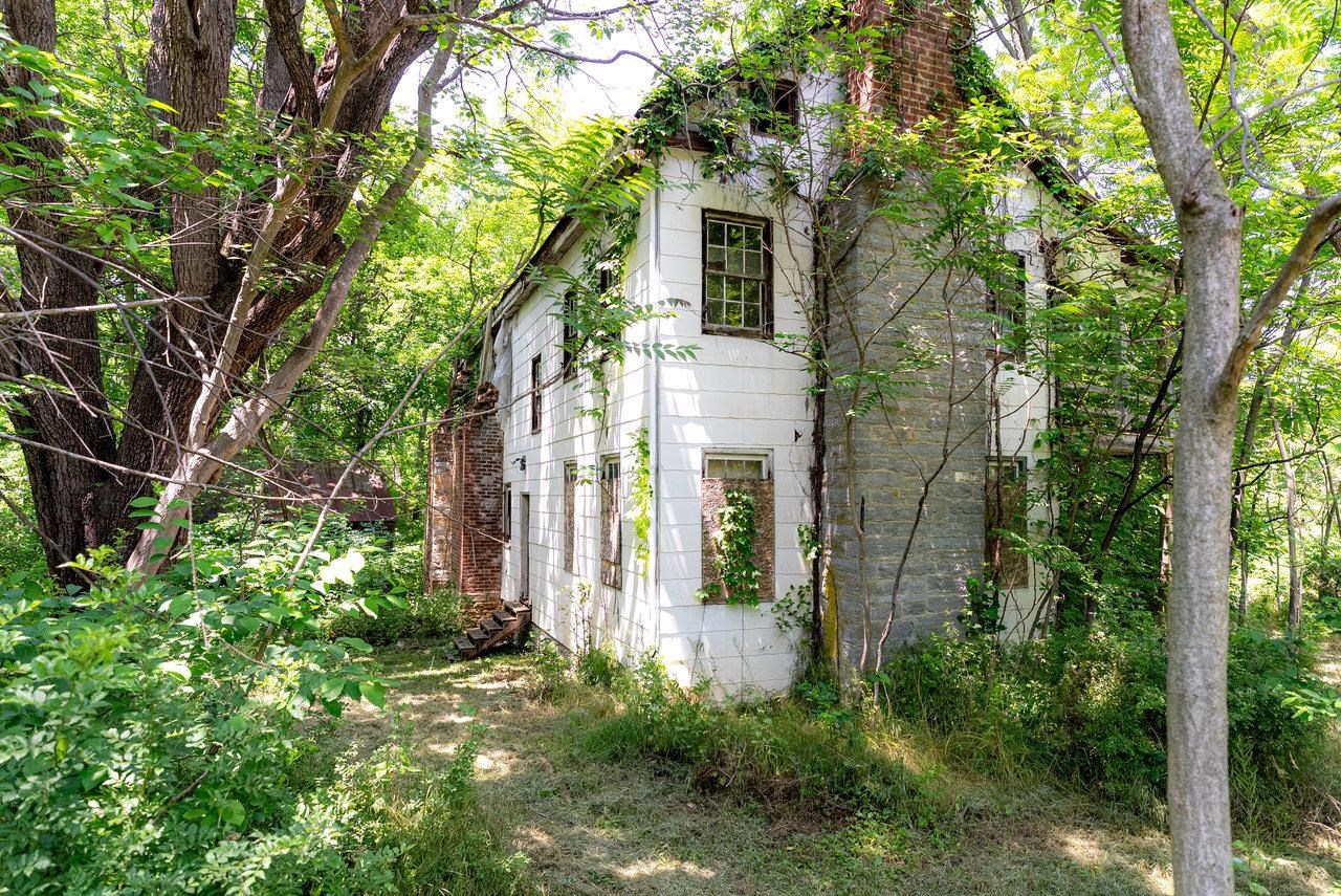 2410 MAUZY ATHLONE RD