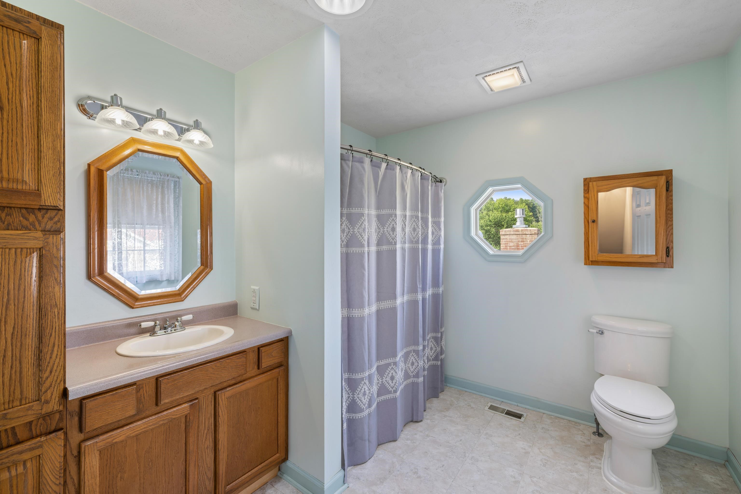 887 NATURAL CHIMNEYS RD