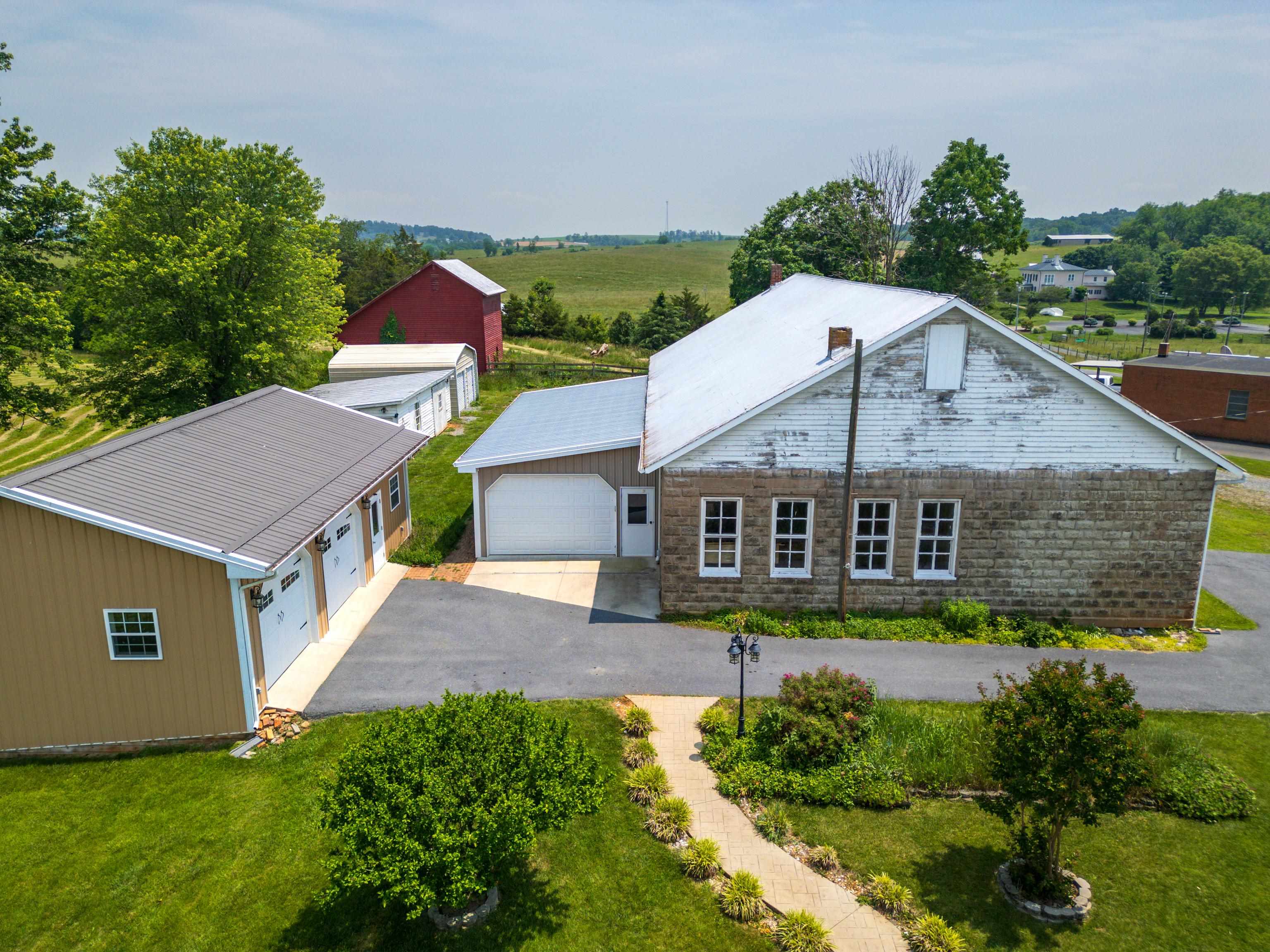 887 NATURAL CHIMNEYS RD