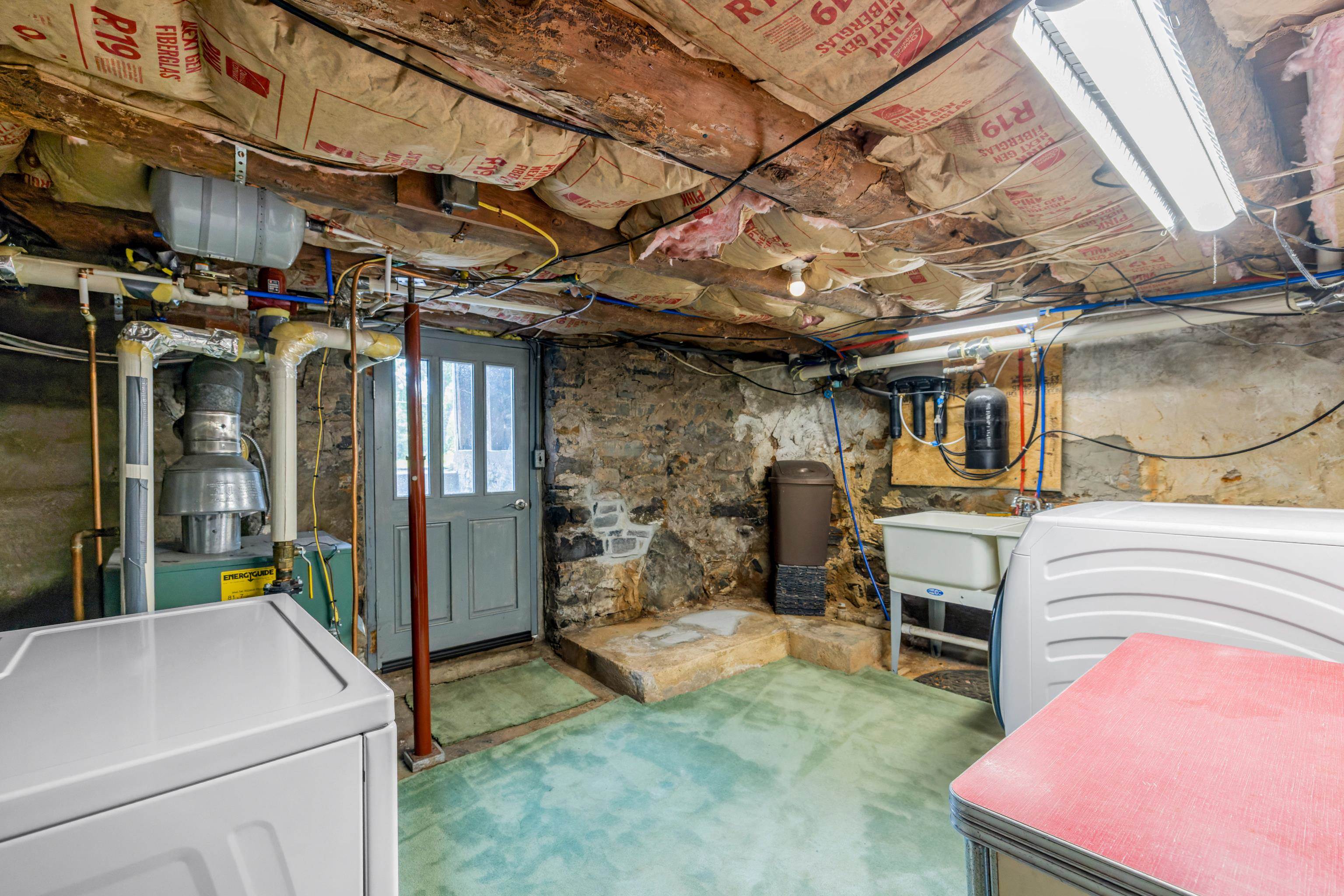 887 NATURAL CHIMNEYS RD