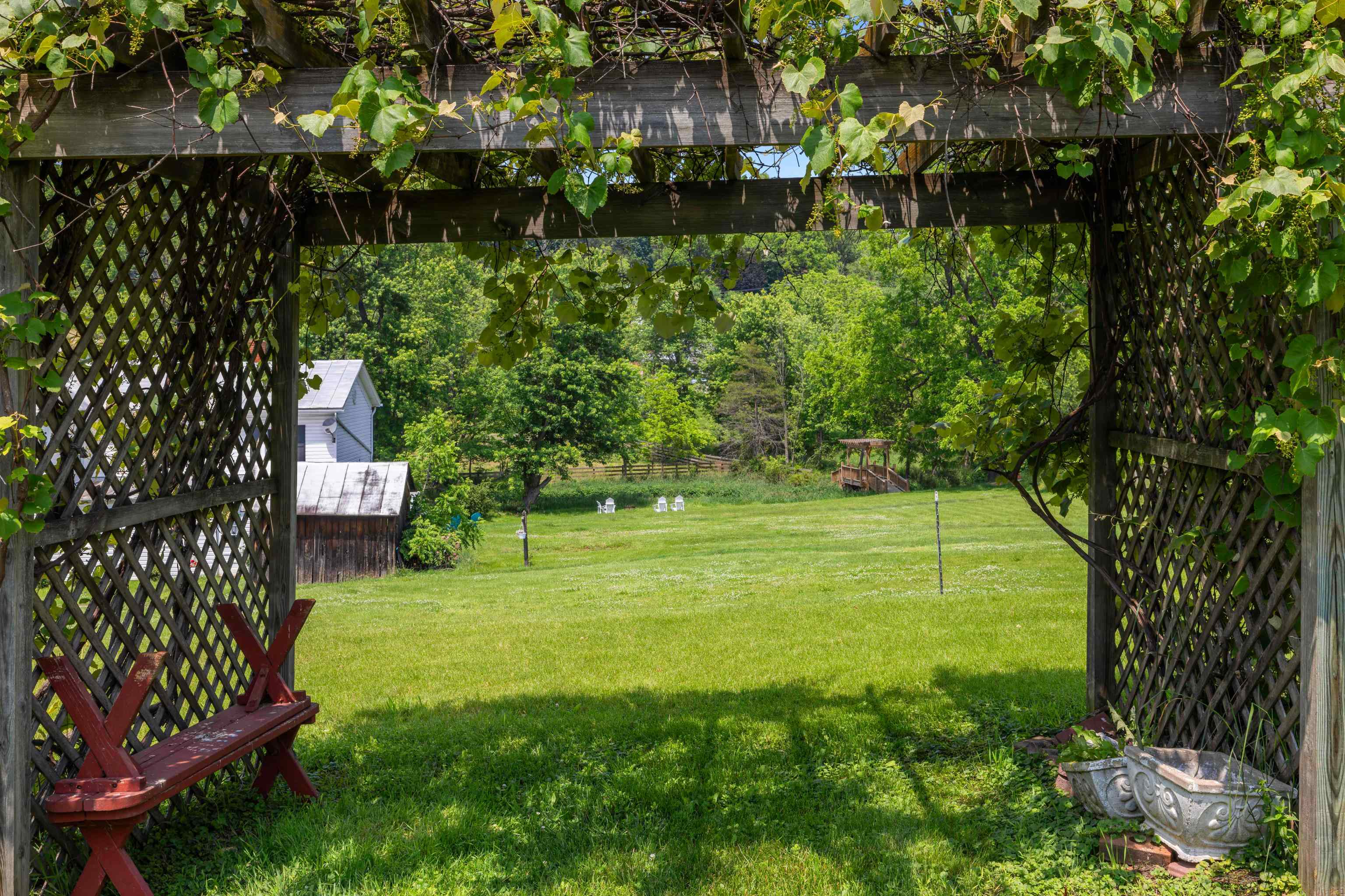 887 NATURAL CHIMNEYS RD