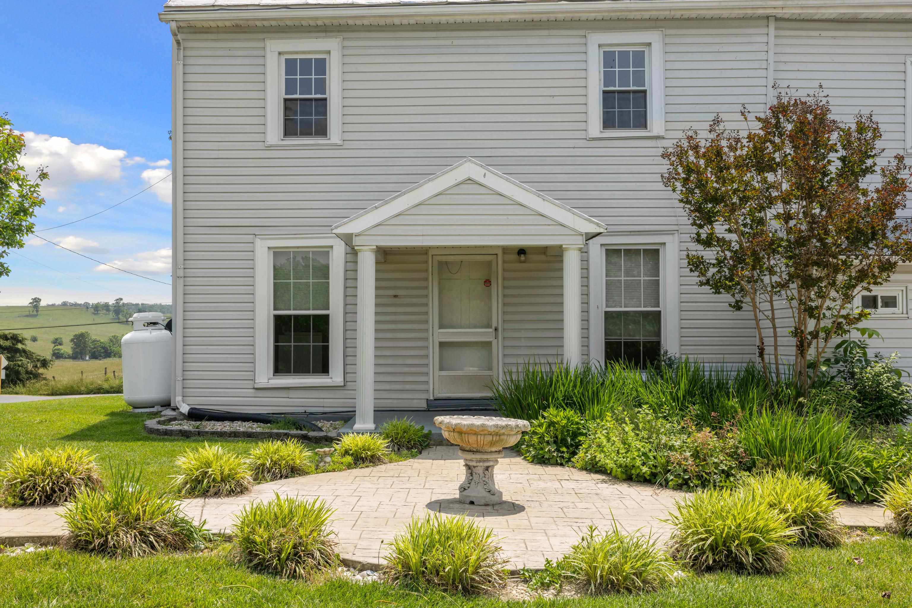 887 NATURAL CHIMNEYS RD