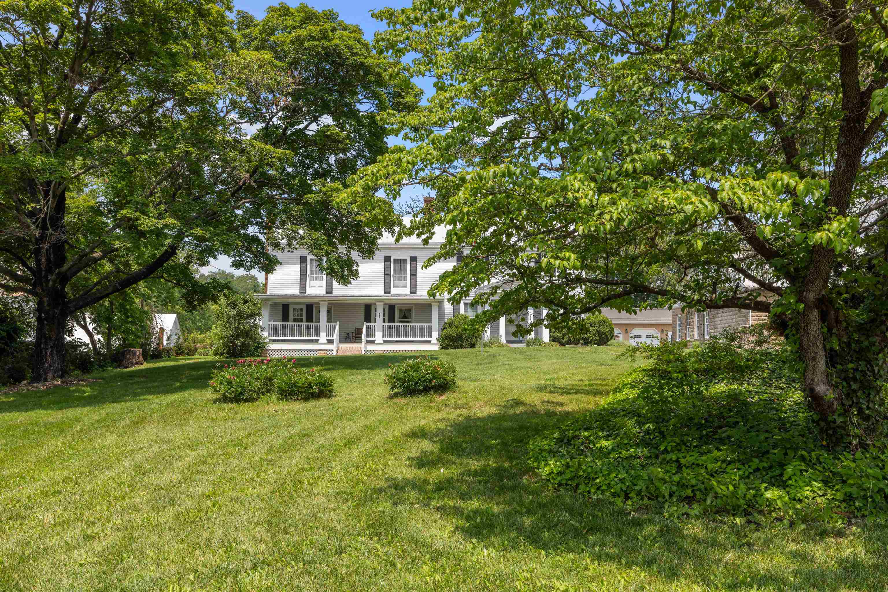 887 NATURAL CHIMNEYS RD