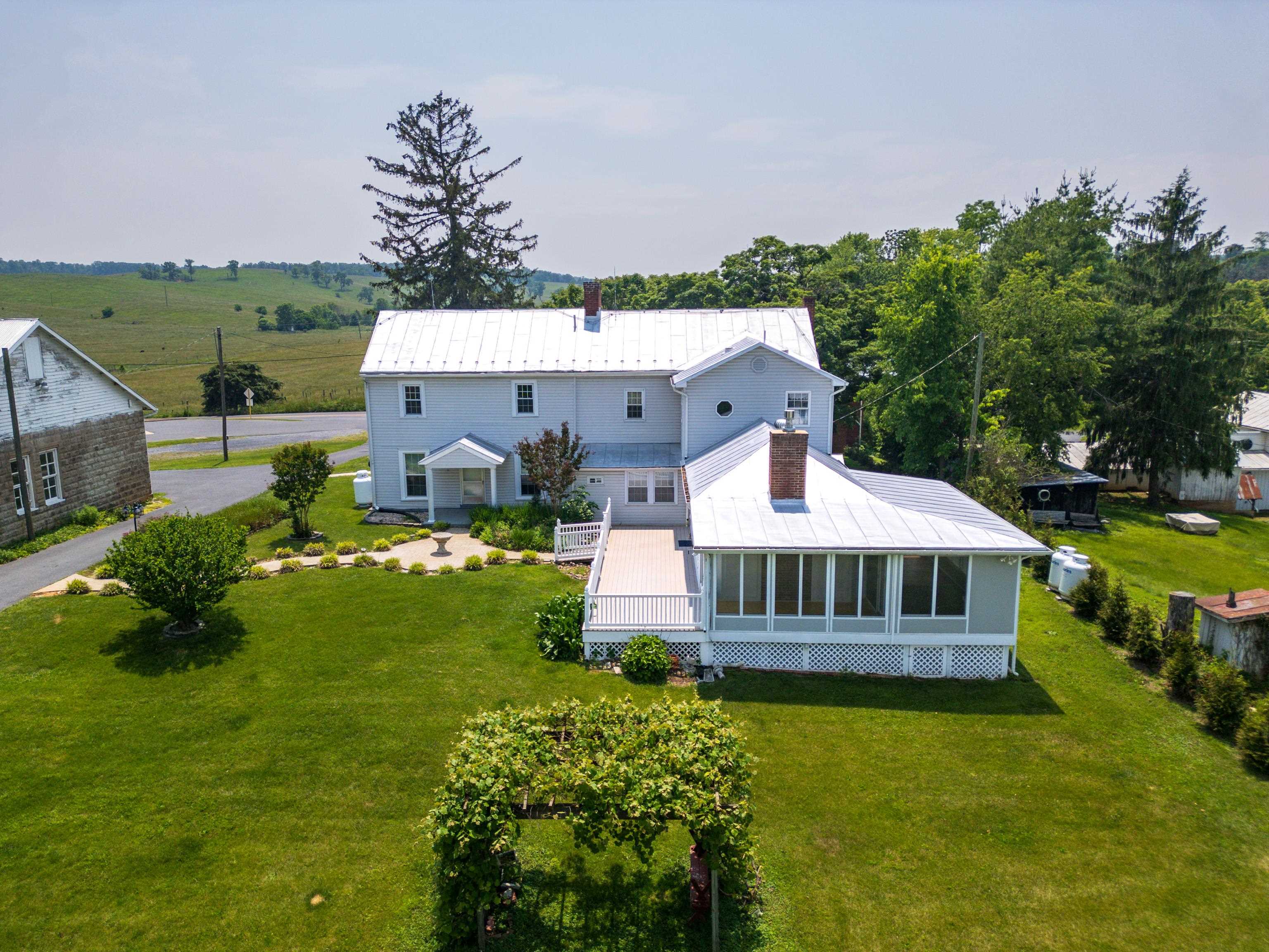 887 NATURAL CHIMNEYS RD