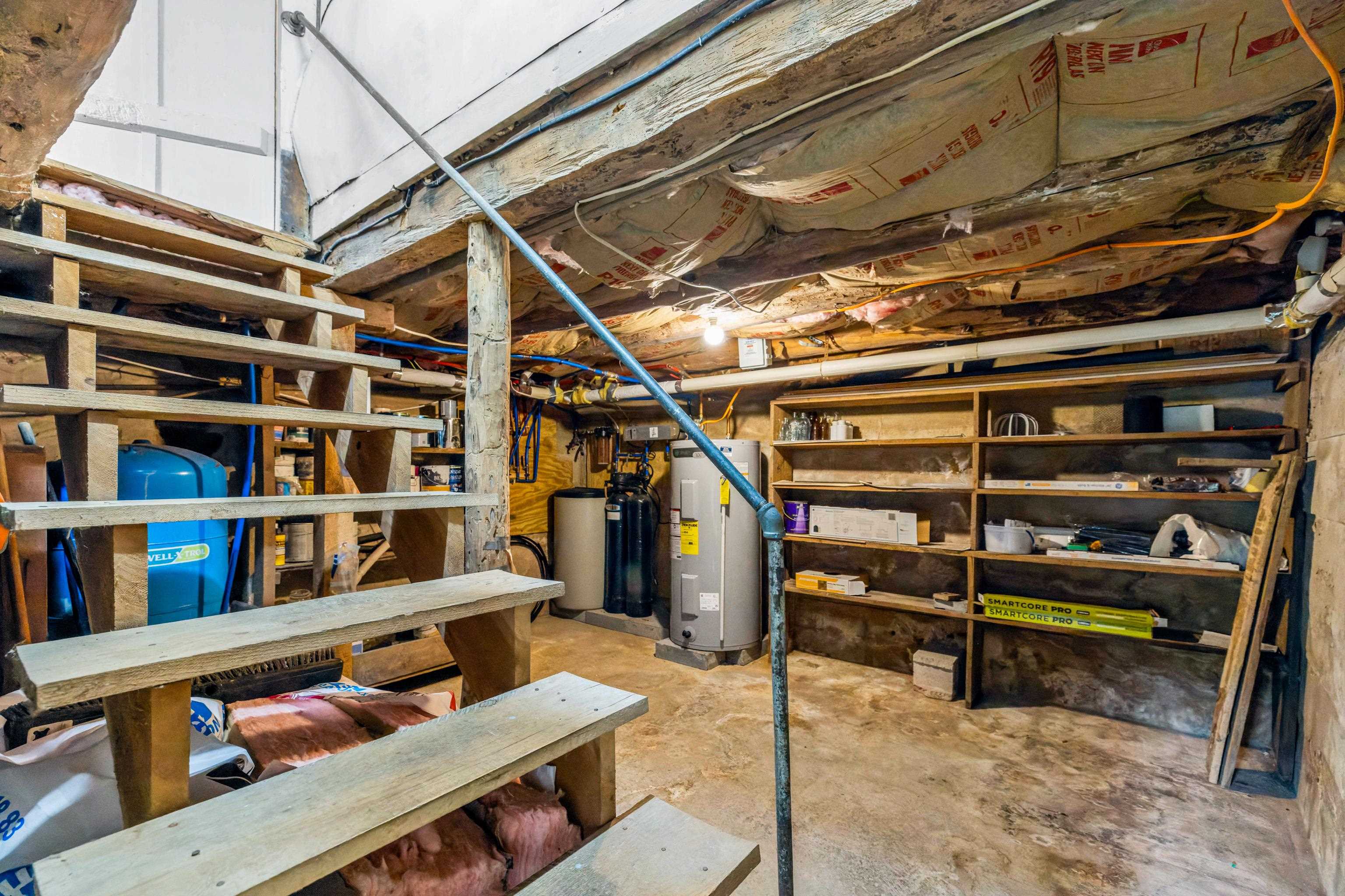 887 NATURAL CHIMNEYS RD