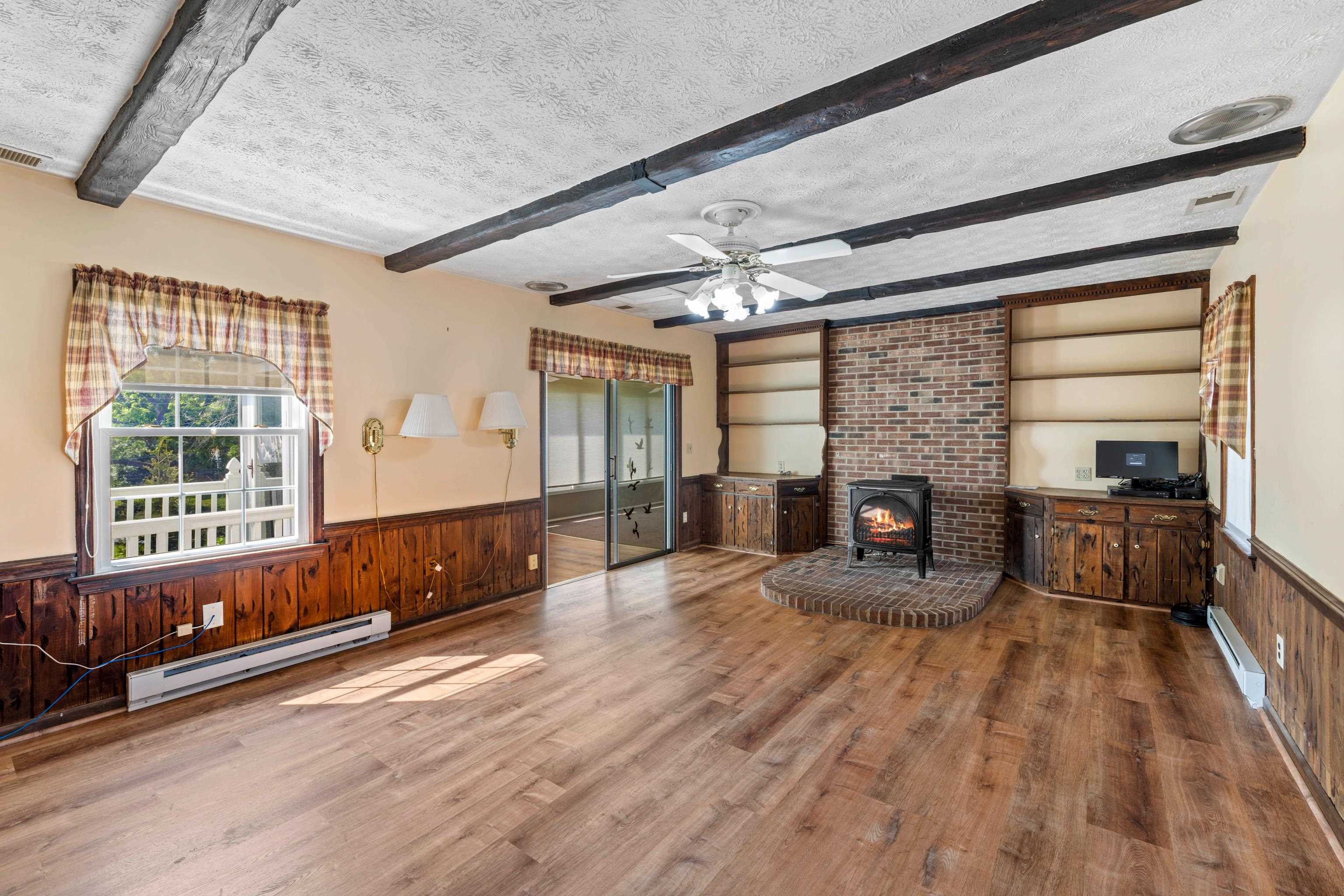 887 NATURAL CHIMNEYS RD