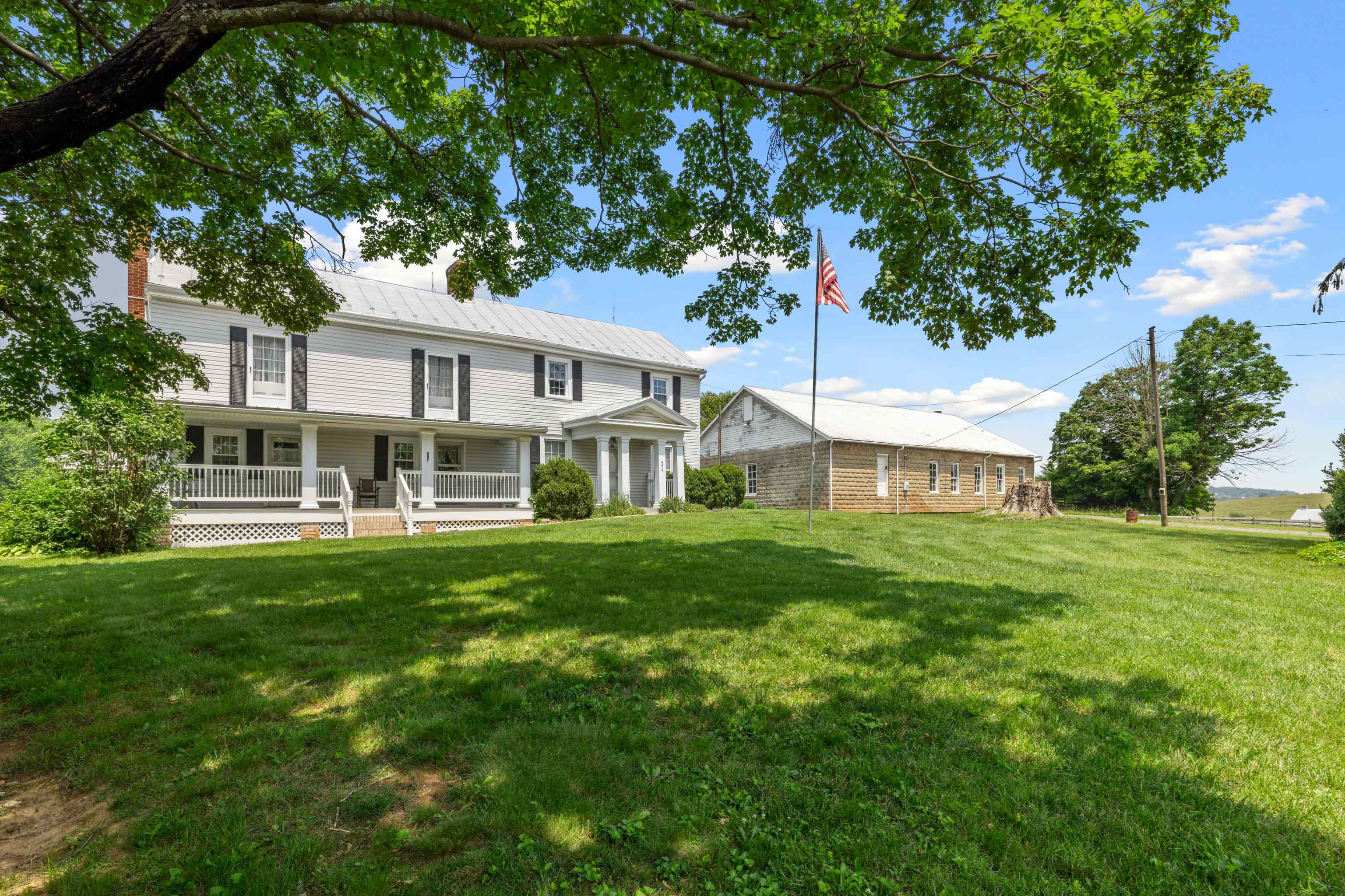 887 NATURAL CHIMNEYS RD