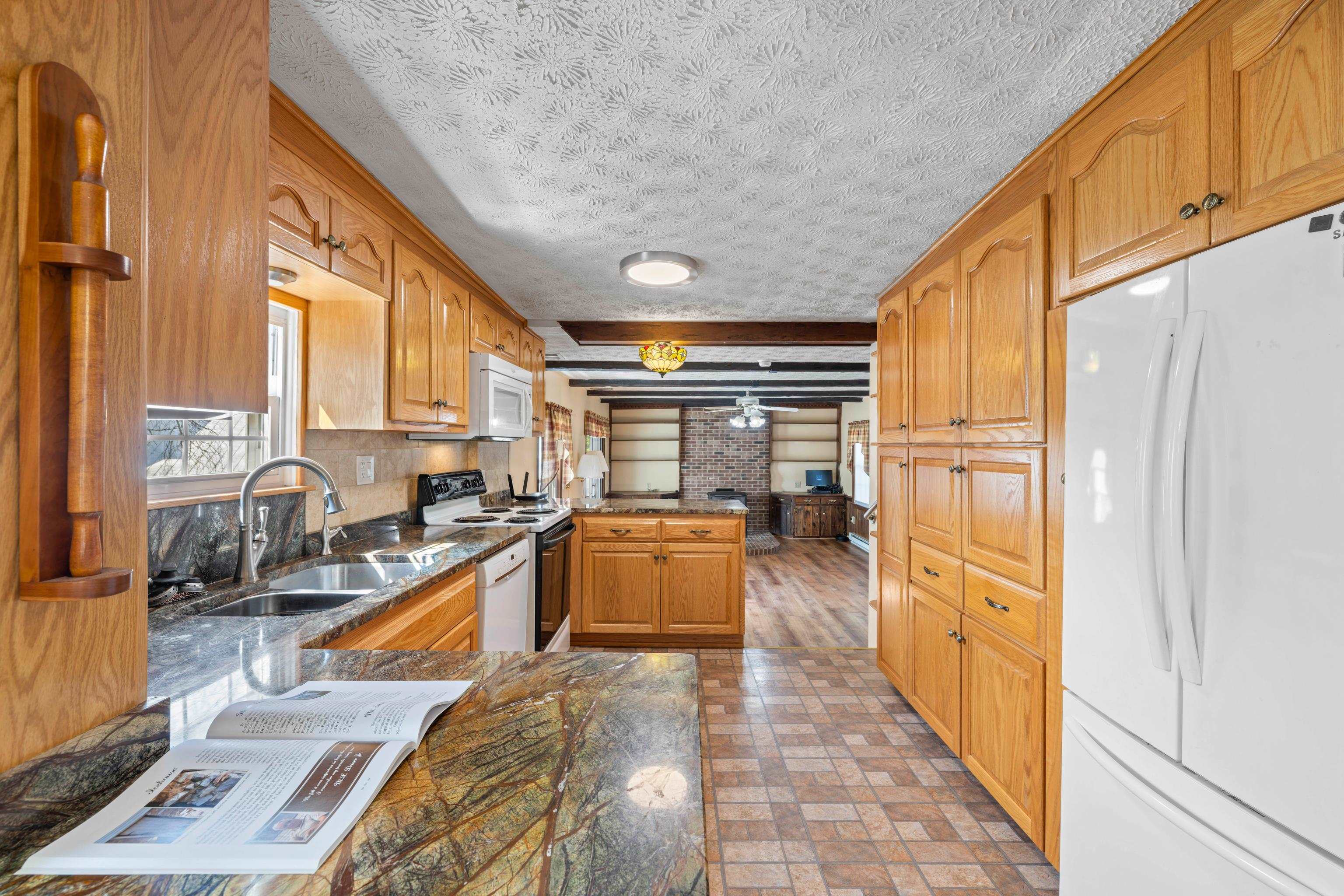 887 NATURAL CHIMNEYS RD