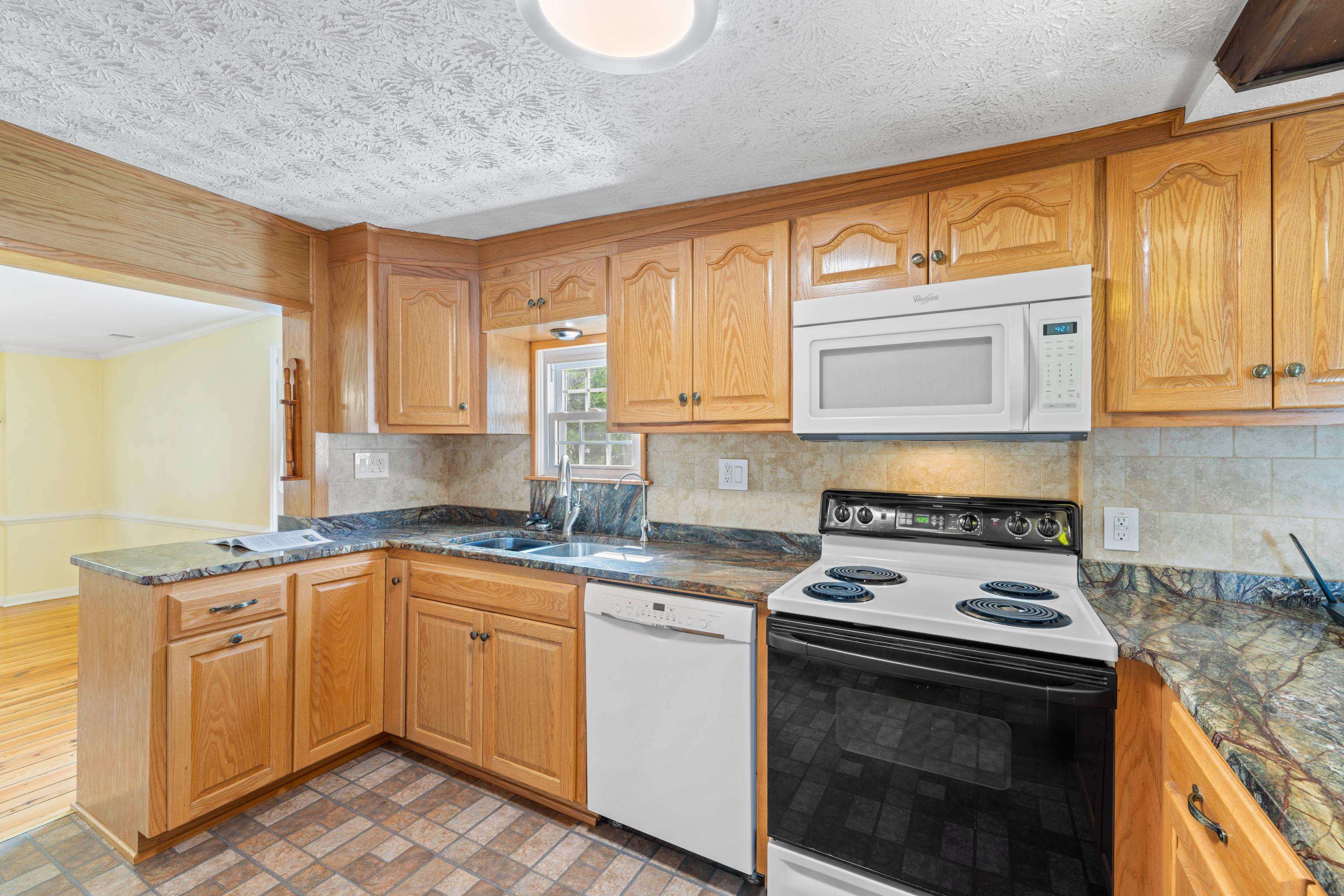 887 NATURAL CHIMNEYS RD