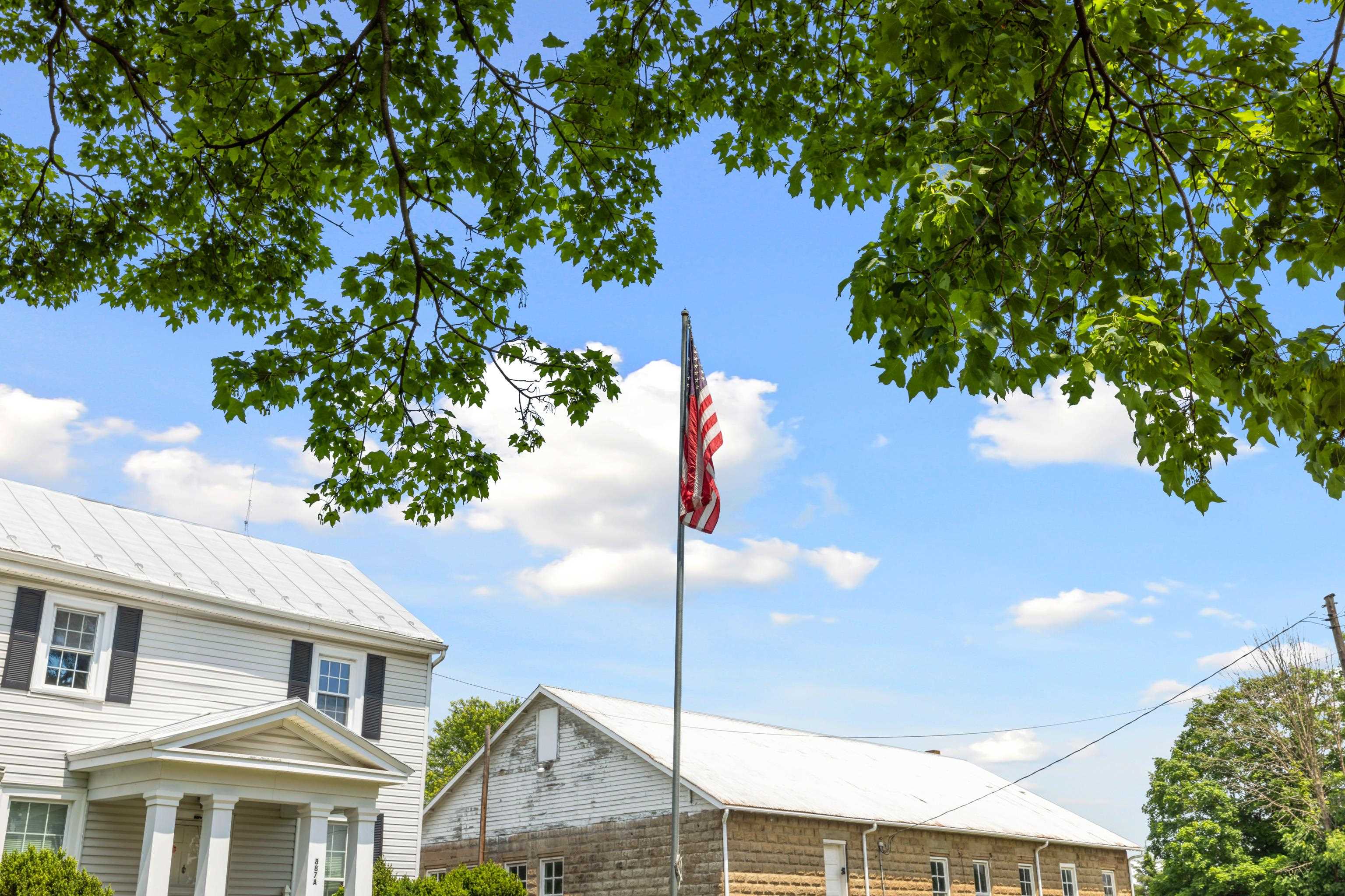 887 NATURAL CHIMNEYS RD