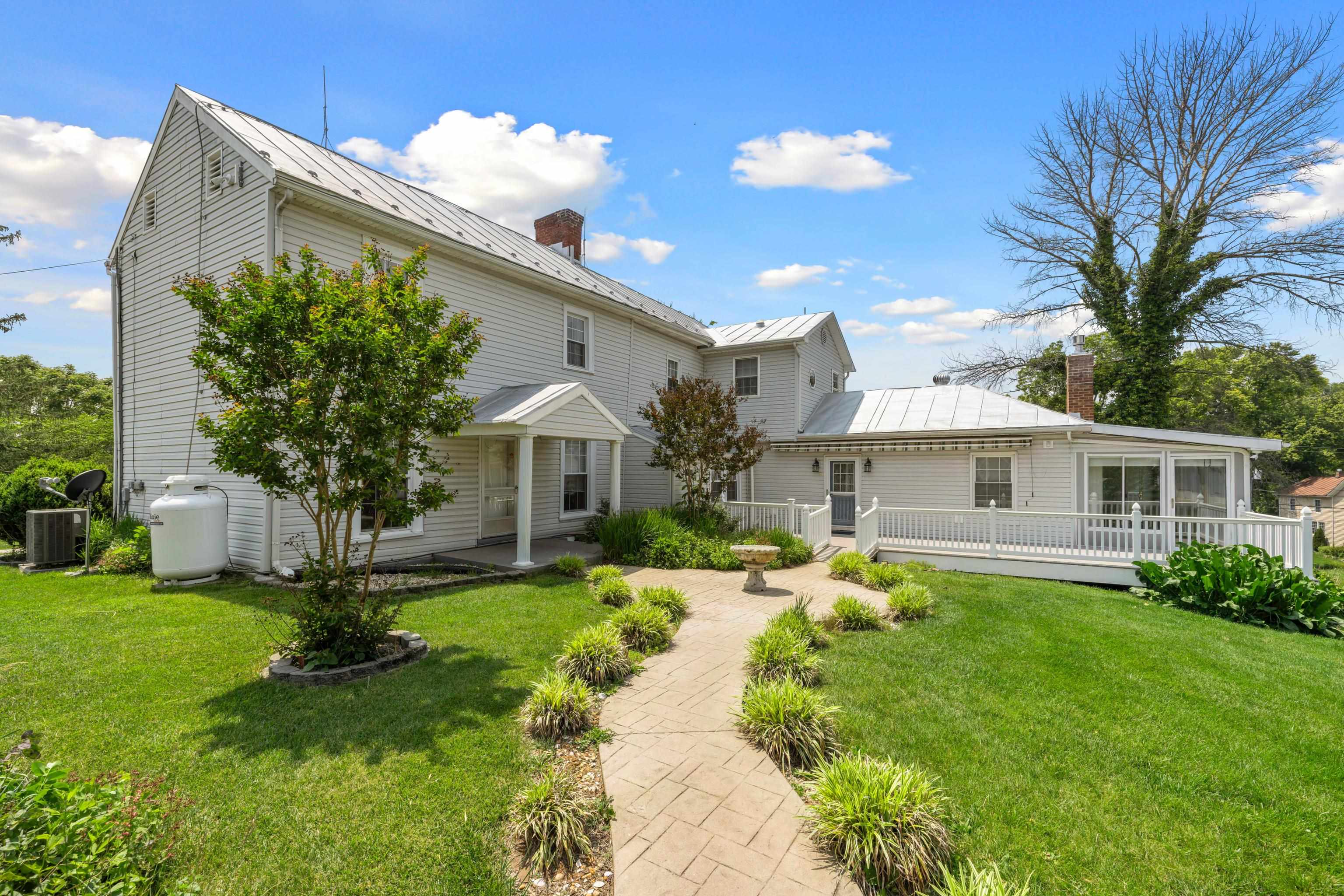 887 NATURAL CHIMNEYS RD