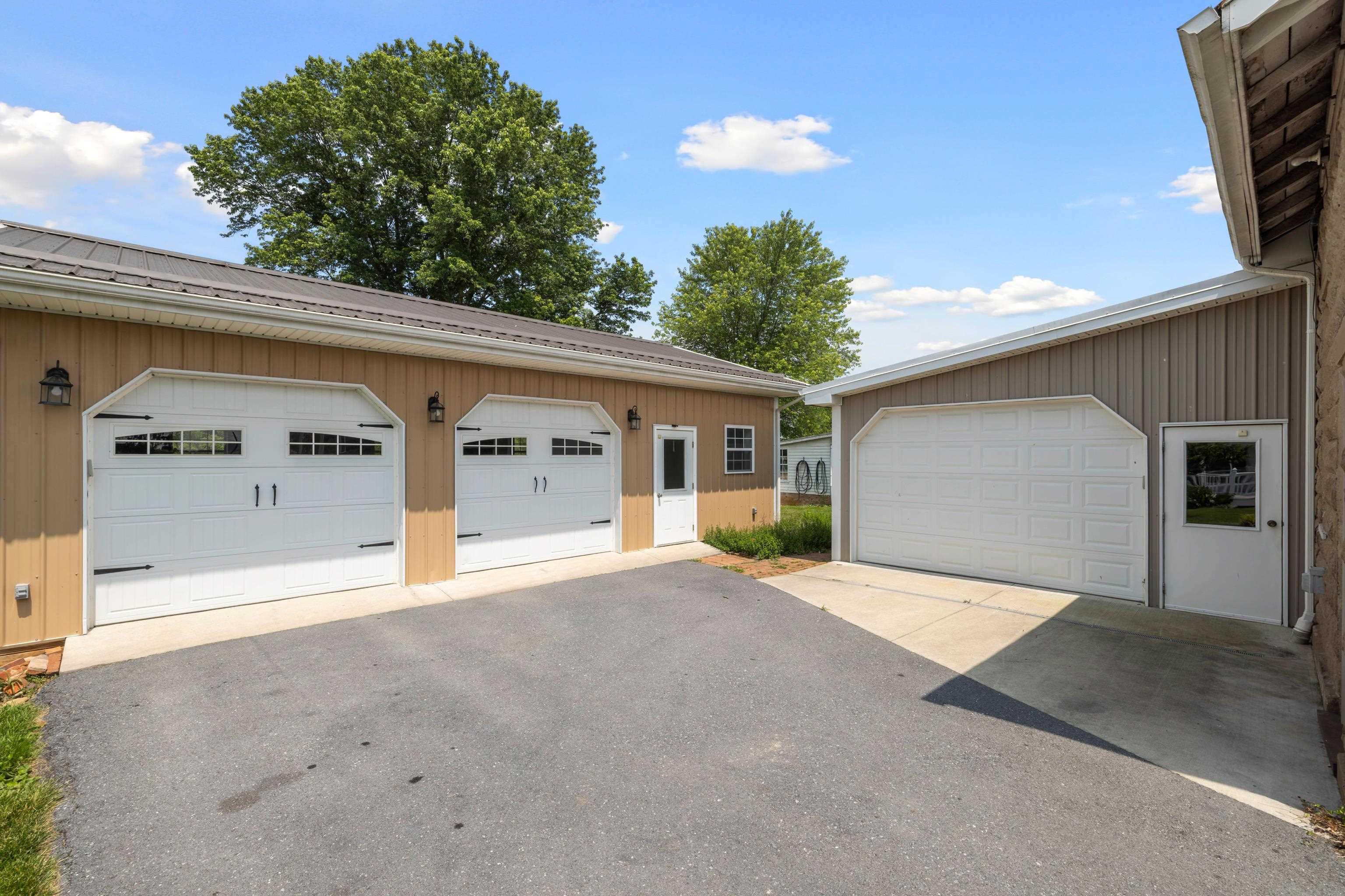 887 NATURAL CHIMNEYS RD