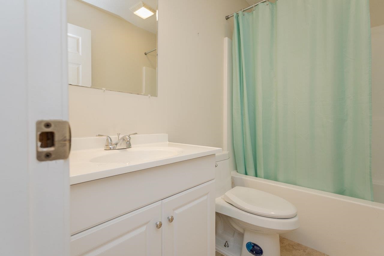 390 STONELEIGH DR