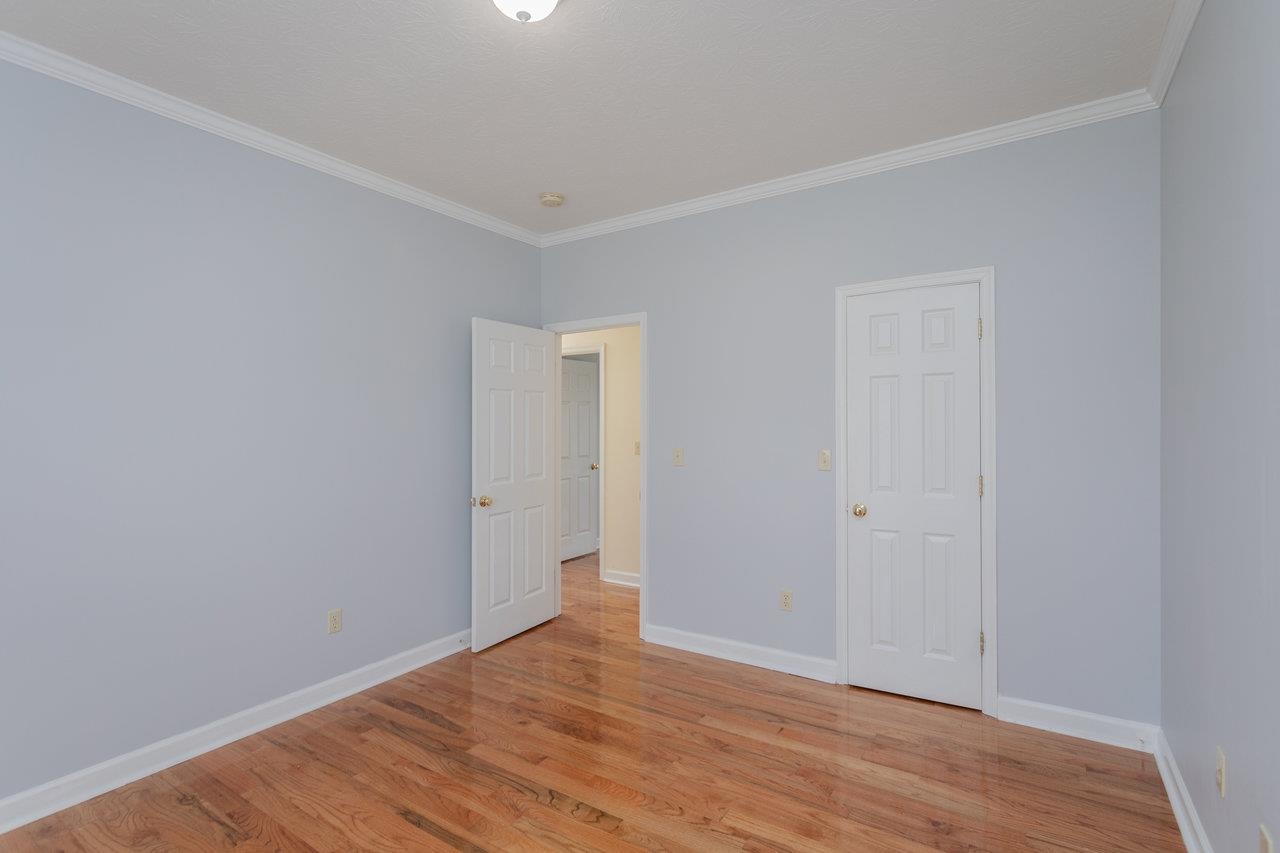 390 STONELEIGH DR