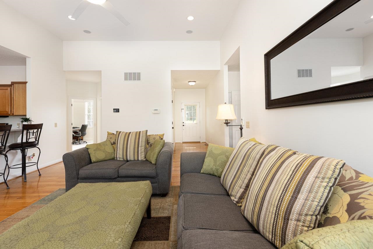 41 CAMBRIDGE CIR