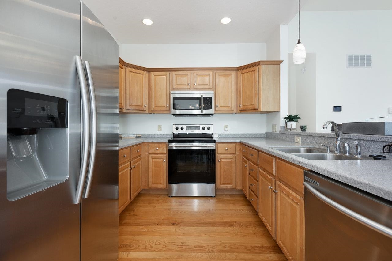 41 CAMBRIDGE CIR