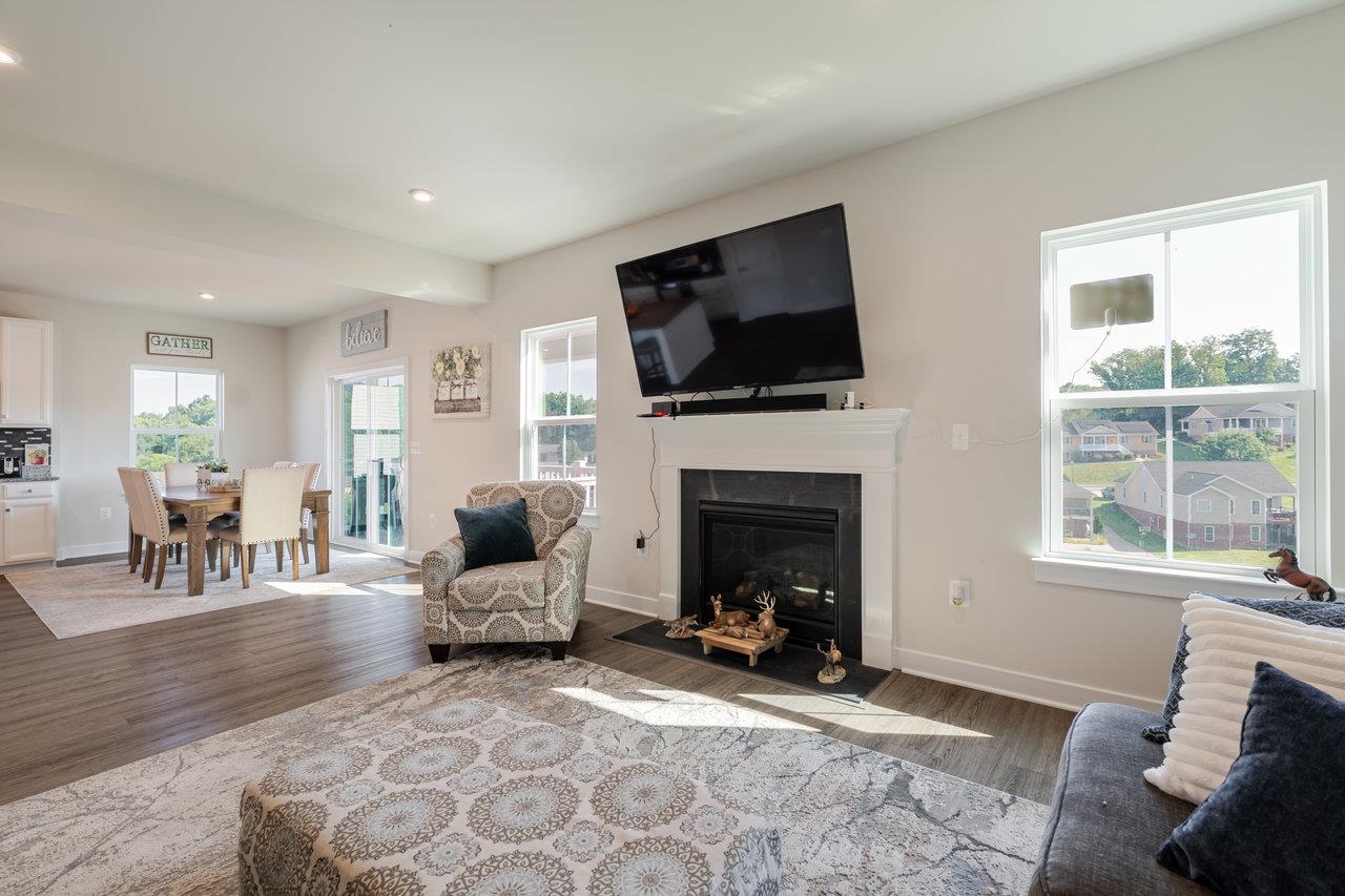2758 DORVAL RD