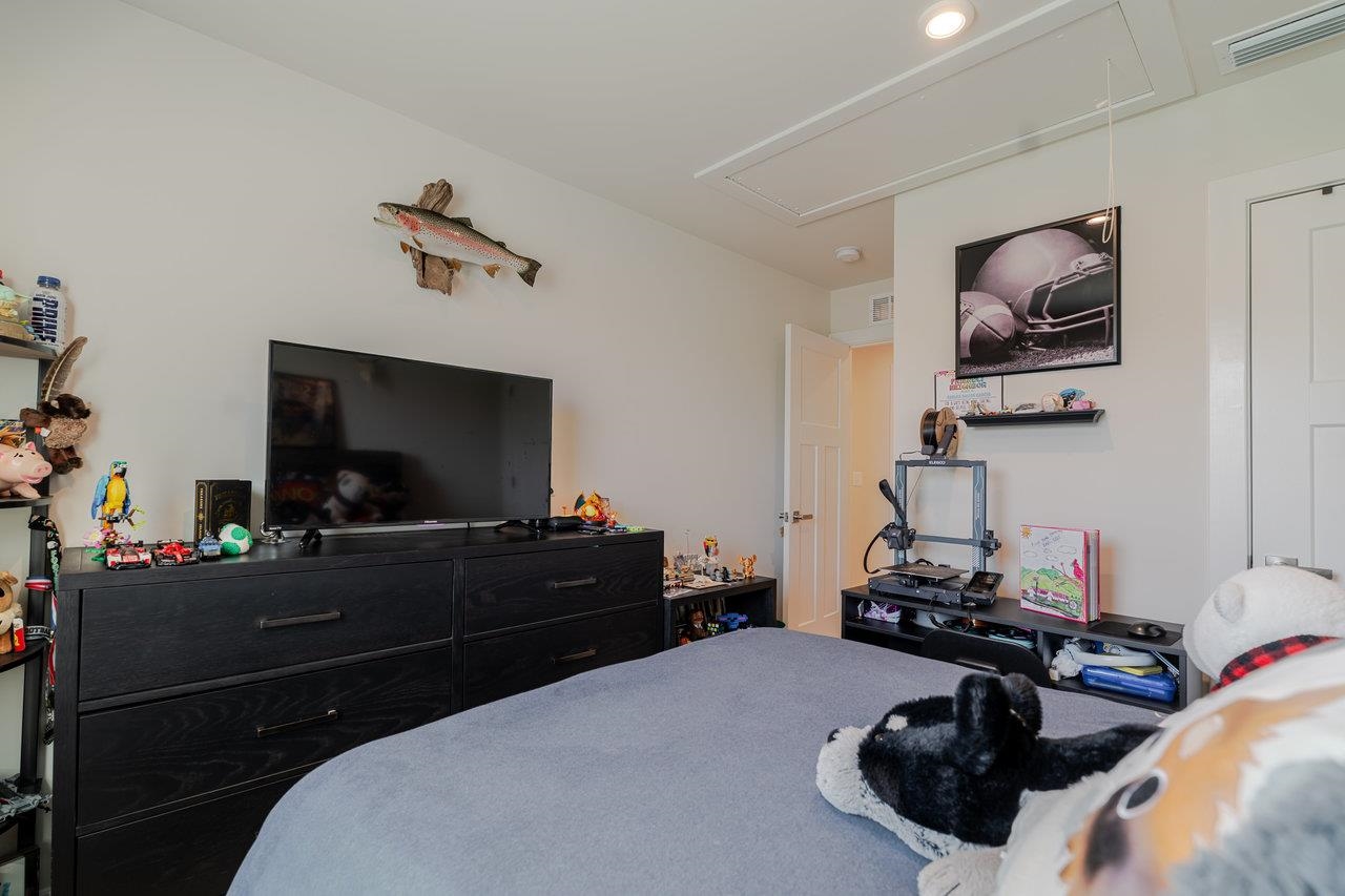 2758 DORVAL RD