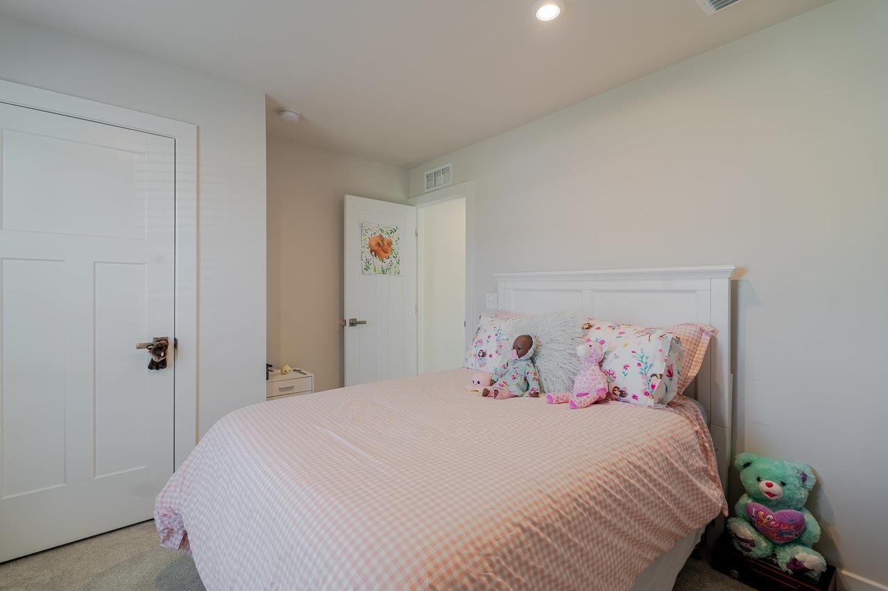 2758 DORVAL RD