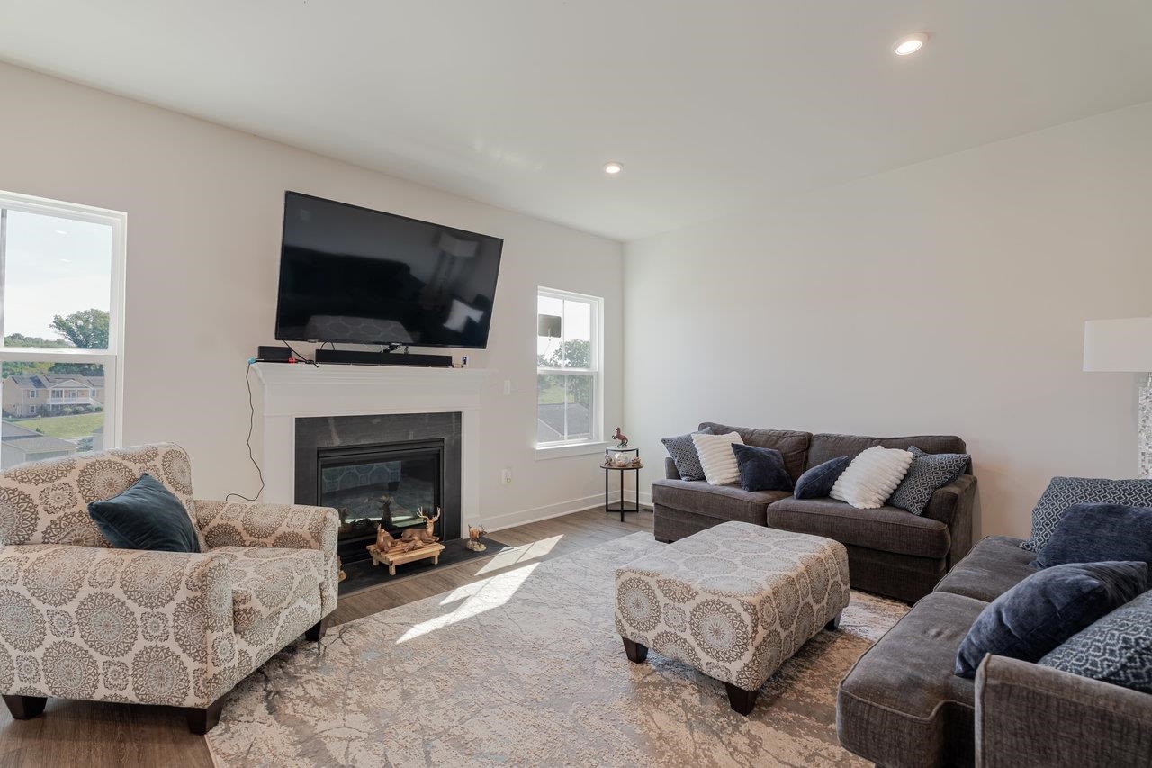 2758 DORVAL RD