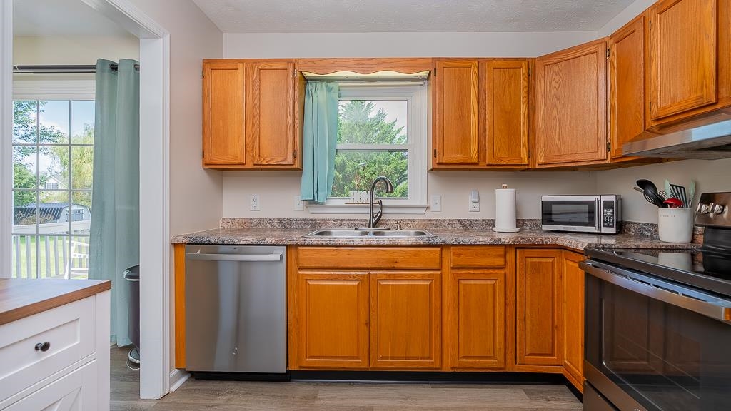 405 N RIVER RD Unit: A